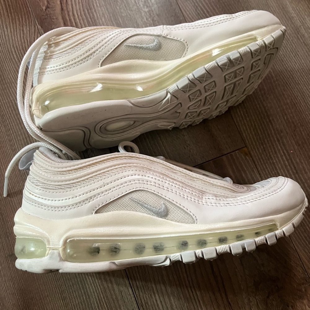 White Nike Air Max 97
